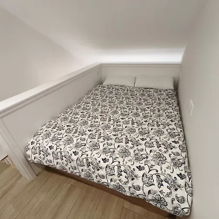 - Edificio America Apartment *